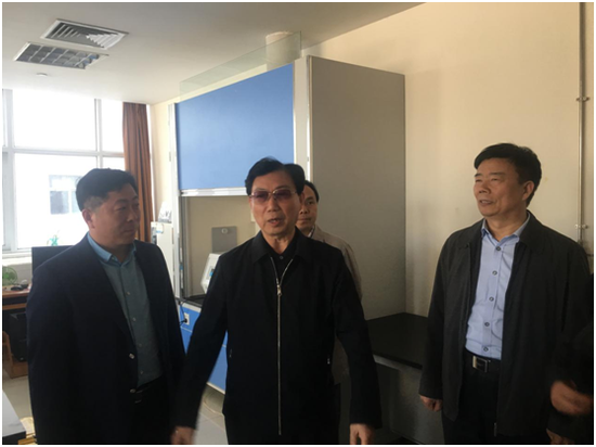 河南省健康体检中心主任刘永生（左）、白书忠（中）、河南省中医院党委副书记王禄（右）